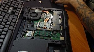 Заменил батарейку BIOS | Ноутбук не включается !!!