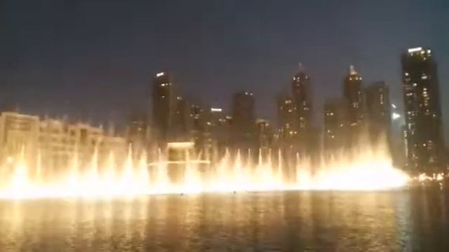 Завораживающий фонтан в Дубае смотреть онлайн