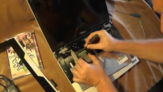 Замена залитой клавиатуры ноутбука Fujitsu-Siemens смотреть онлайн