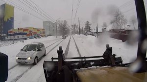 Гружу КАМАЗик снегом. Экскаватор-погрузчик.