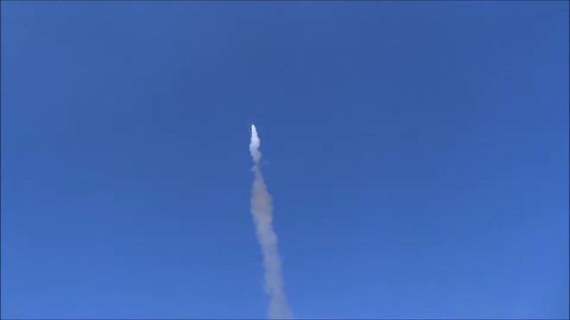 Запуск самодельной ракеты с парашютом смотреть онлайн