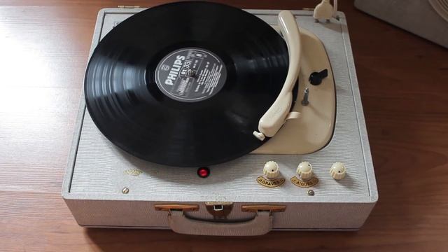 Thorens CB 15 (Ultra Rare Record Player with Tube Amplifier) смотреть онлайн