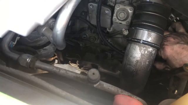 Fuel primer pump housing removal & replacement 2004 Duramax 6.6 (DIY) (#94) смотреть онлайн