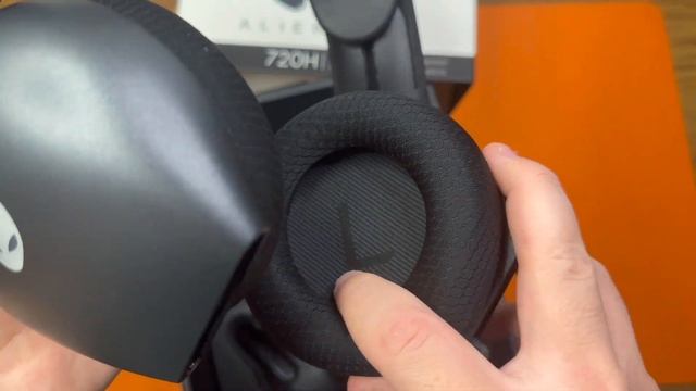 Alienware 720H Gaming Headset Unboxing смотреть онлайн