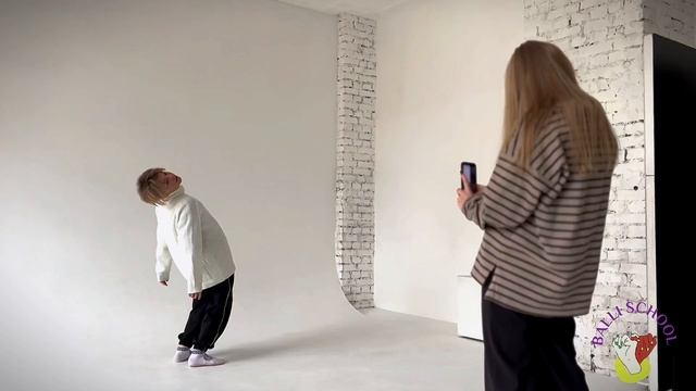 ПРОФЕССИОНАЛЬНЫЙ ДЕТСКИЙ МЕЖДУНАРОДНЫЙ ЛАГЕРЬ | день 4 смотреть онлайн