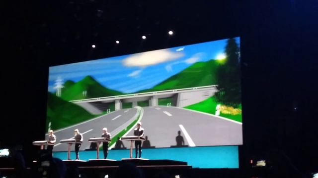 Kraftwerk live in Bonn, Germany, 2022, Autobahn смотреть онлайн