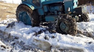 Вывоз дерево во двор трактором.Т-40 буксует.Техника в деле
