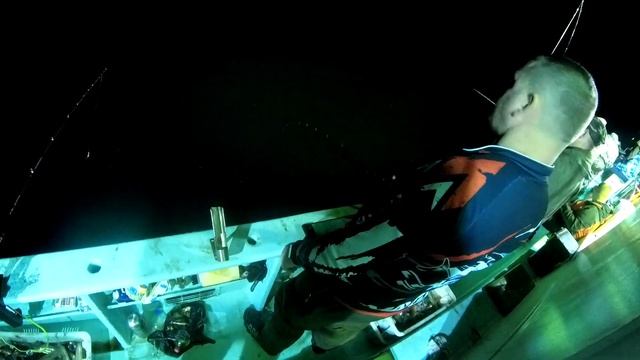 Попали на ЖОР КАЛЬМАРА. Морская рыбалка во Владивостоке. смотреть онлайн