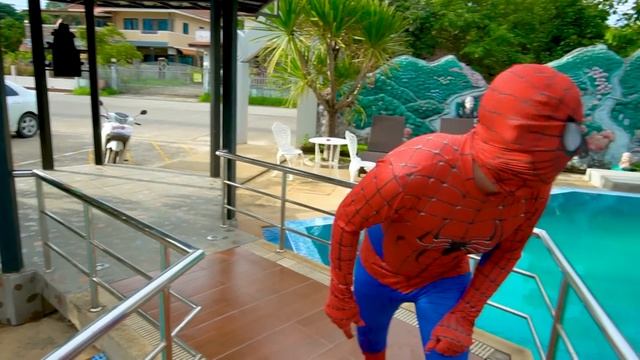 Егор и МАМА в АКВА ПАРКЕ на Ко Чанге против СИРЕНОГОЛОВЫЙ | Голова сирены смотреть онлайн