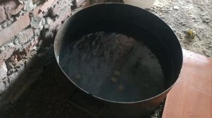 Смывка порошковой краски  с дисков. Очистка. Пескоструй курит в стороне.