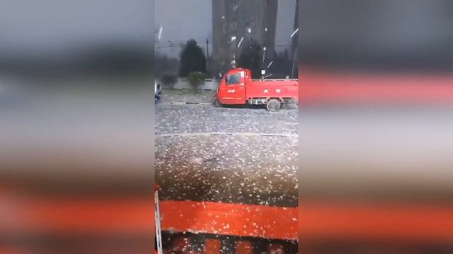 Чудовищный град выпал сразу в 4 странах смотреть онлайн