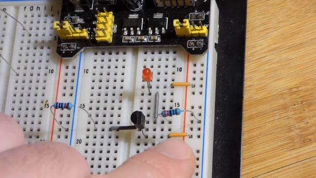 PNP Not Gate using 2N2907 bipolar junction transistor BJT BJTS for beginner learning electronics смотреть онлайн