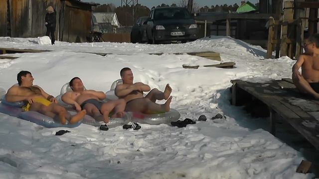 клуб моржей из Екатеринбурга открыл пляжный сезон смотреть онлайн