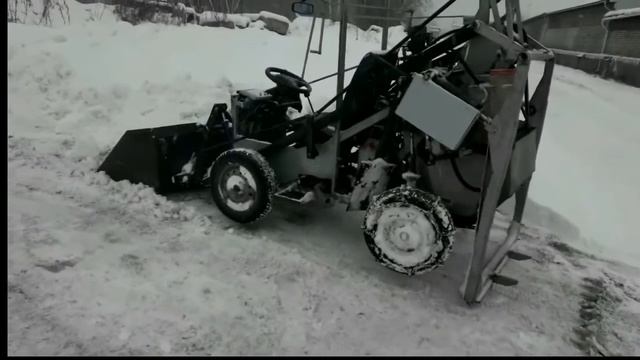 Самодельный погрузчик из Оки с толкателем смотреть онлайн