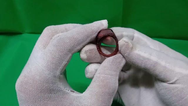 Высокое кольцо из эпоксидной смолы и дерева "Розовый и махагон" смотреть онлайн