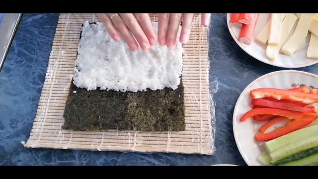 Как я готовлю суши//закручиваем суши правильно смотреть онлайн