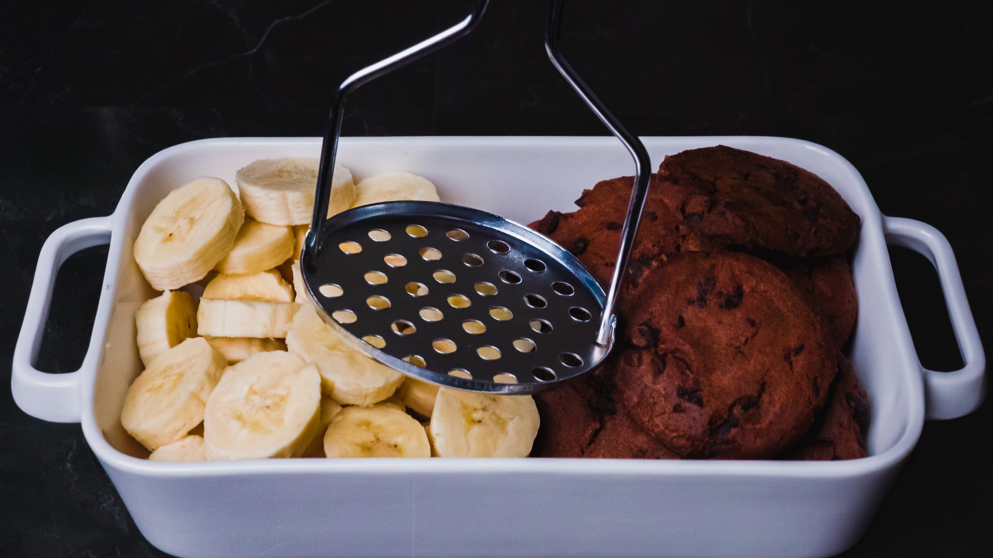 Просто смешайте бананы с печеньем. Невероятно вкусный десерт всего за 5 минут без выпечки смотреть онлайн