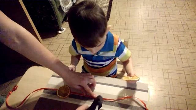 ГИРЛЯНДА ИЗ ВЫСУШЕННЫХ ДОЛЕК АПЕЛЬСИНА С РЕБЁНКОМ 2 - 3 ЛЕТ смотреть онлайн