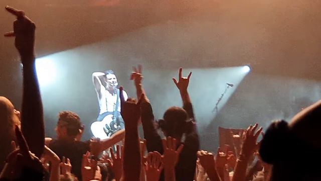 Kill Somebody YUNGBLUD live Paris Olympia смотреть онлайн