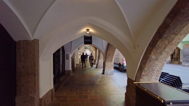 City Walks 4k - Innsbruck, Austria Walking Tour And Virtual Treadmill Walk In Autumn Morning