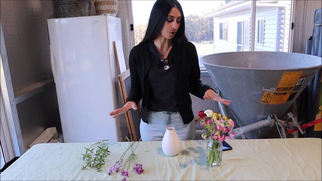 Cut Flower Farm : Harvest : Vase Arrangement : Ranunculus : Sweet Peas : Woodstock Flower Farm смотреть онлайн