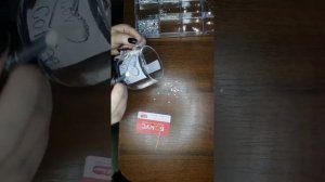 Инкрустация кружек стразами.