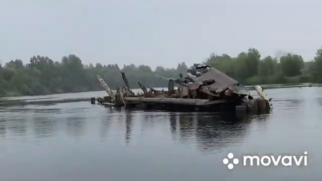Разрушенный мост. Река. Природа смотреть онлайн