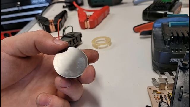 M.A.V. Episode 1: 80's Ford Warning Chime Module Disassembly! смотреть онлайн