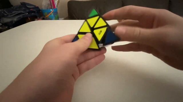 Solving the Pyramid Cube смотреть онлайн