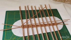 Плету овальное дно из газетных трубочек. Flechte ovaler Boden.  #tutorial #handmade #diy