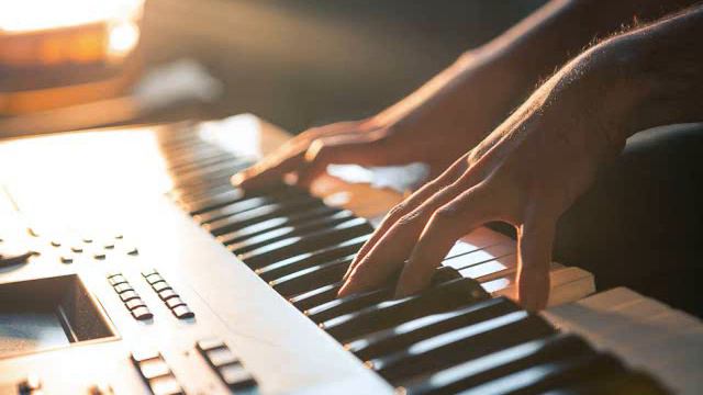 Yamaha Motif XF and Kurzweil Pc3k смотреть онлайн