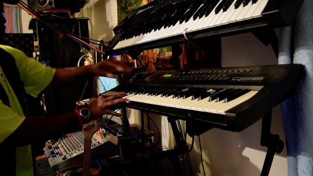 Alesis QS-6 synthesizer and Roland D-20 in rhythm смотреть онлайн