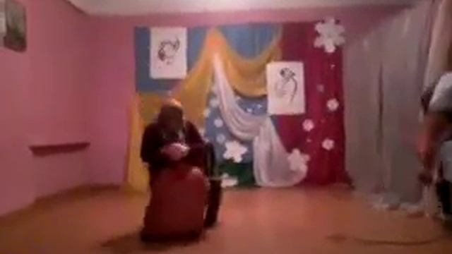 Дочка отпрашивается у мамы на дискотеку) смотреть онлайн