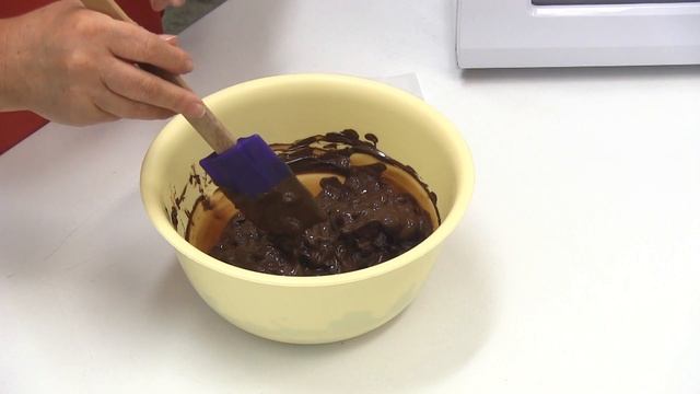 Tempering Chocolate in the Microwave with Kirsten Tibballs | Chocolate Book смотреть онлайн