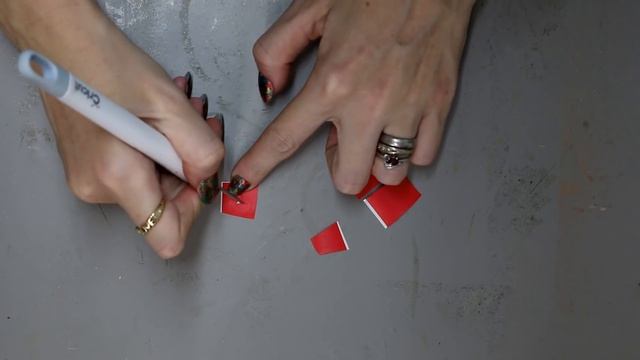 Cutting Tiny Text смотреть онлайн