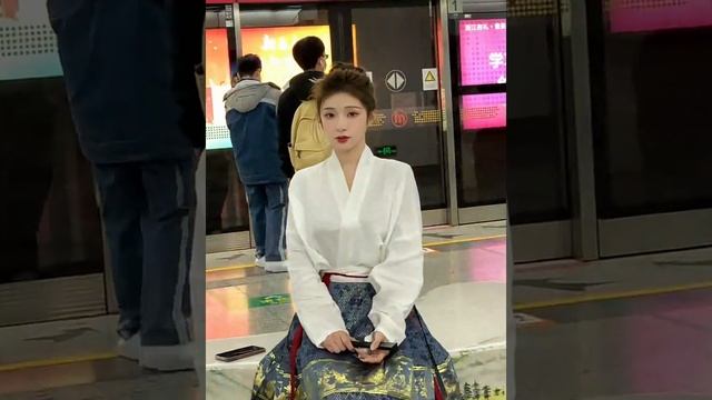 Высокомерно