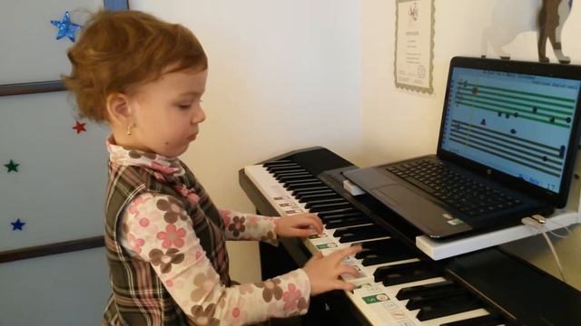 Софт Моцарт. Софийка Черникова 4 годика - Мы желаем вам весёлого рождества смотреть онлайн