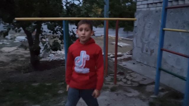 Маленькая комбинация на брусьях смотреть онлайн