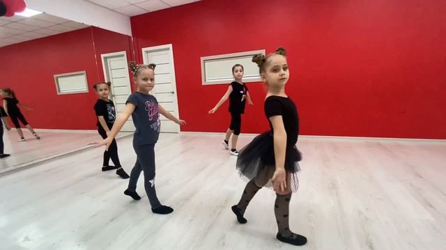 Тренировка. Эстрадный стиль. смотреть онлайн