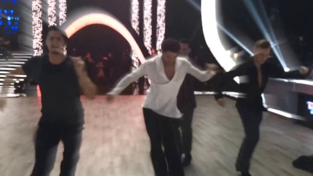 За 5 минут до оглашения результатов случились танцы под оркестр! смотреть онлайн