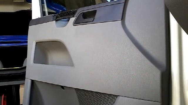 Как снять обшивку карту передней двери VW T5 demontaz boczka drzwi przod/door panel removal! смотреть онлайн