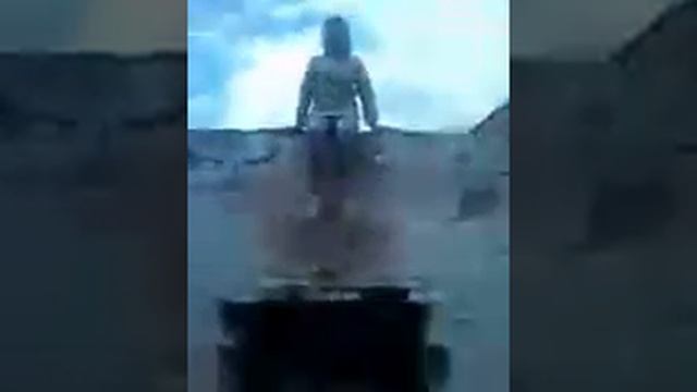 Моя подруга боится прыгнуть с маленькой высоты смотреть онлайн