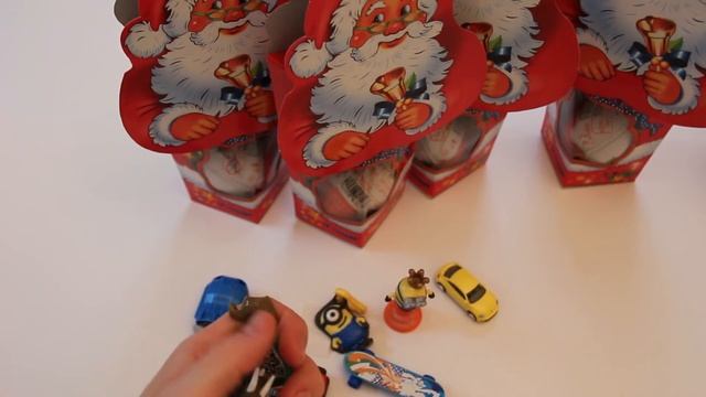 Киндер Сюрпризы Новогодние, в которых попадаются игрушки серии Миньоны/Happy New Year and Minions смотреть онлайн