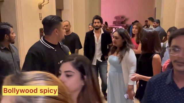 Erica Fernandes Arrive For An Tumhe Pyar Karungga Song Launch Event In Mumbai смотреть онлайн