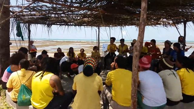 Vanderlei jogando capoeira Angola na beira do mar,, Movimento Mulheres do Mar,, смотреть онлайн