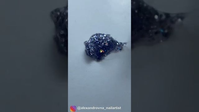 НОВОГОДНИЙ ВЫКЛАДНОЙ ФРЕНЧ С БЛЕСТКАМИ #shorts #nailart #newyearnails смотреть онлайн