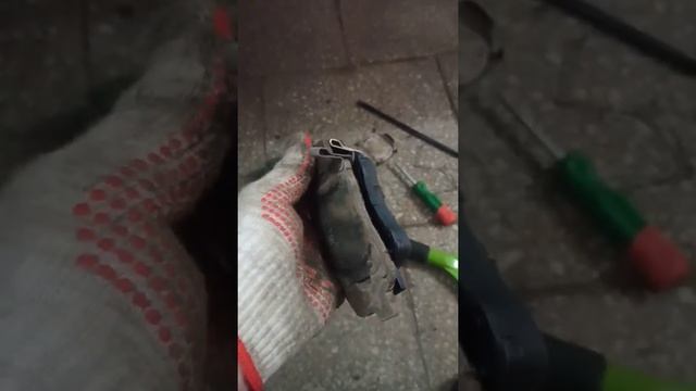 Замена передних тормозных колодок Geely Emgrand x7 nl-4. Джили эмгранд х7 нл-4. смотреть онлайн