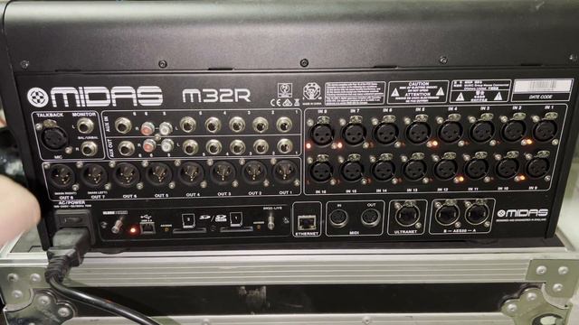 Que conexiones tiene las consolas Midas M32 M32r Behringer X32 y modelos compactos смотреть онлайн