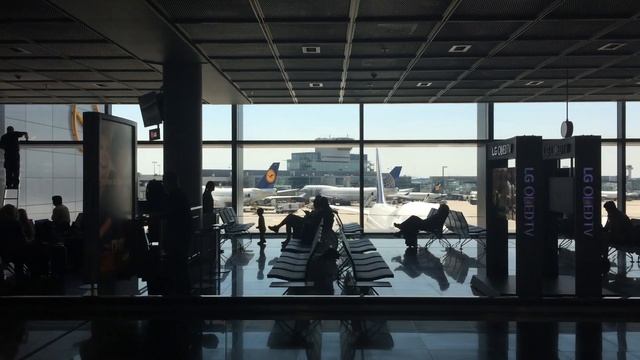 Frankfurt Airport departure смотреть онлайн