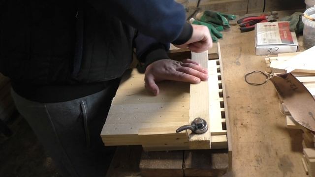 Сверление отверстий в рамках для натягивания проволки. смотреть онлайн